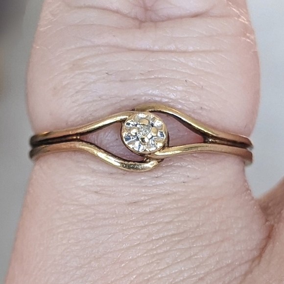 Antique 10K solid gold diamond ring - Picture 3 of 12